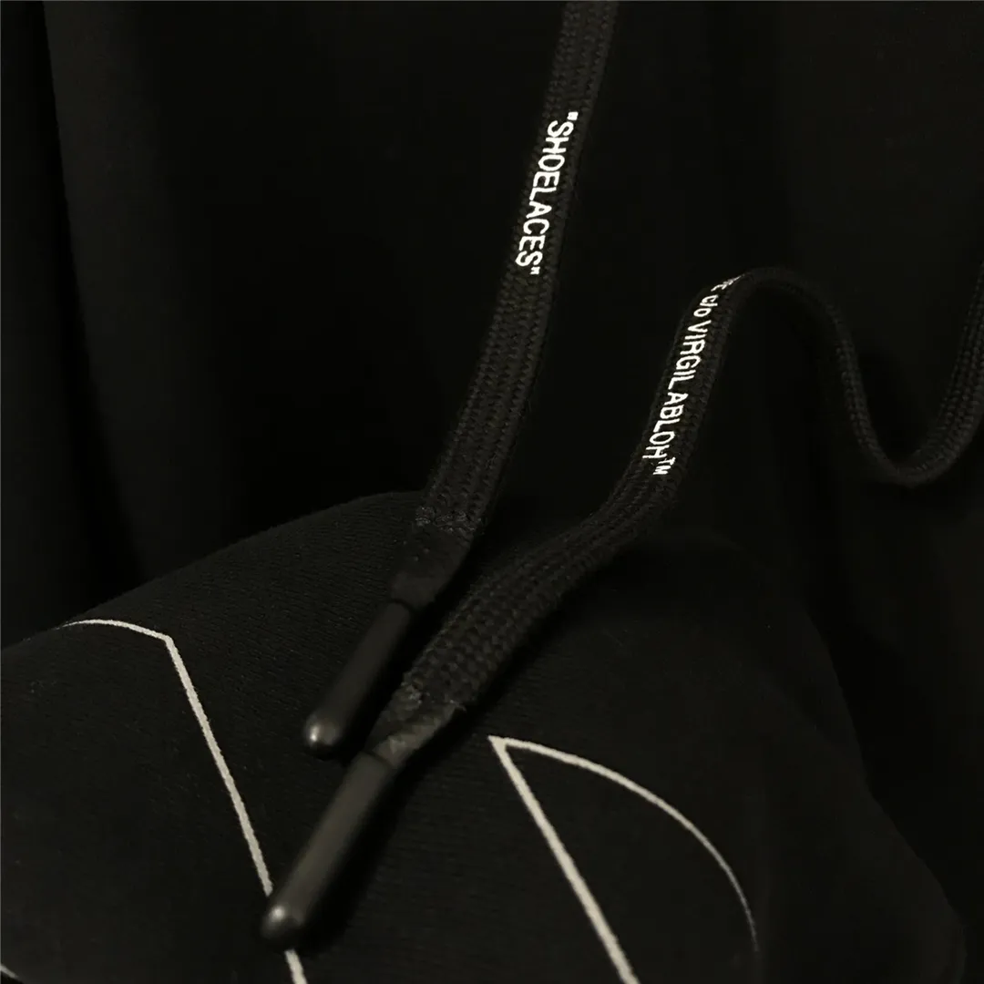 The top tested version OFFWHITE OW damaged and incomplete sketch hooded hooded sweatshirt for men and women, the same style, pure cotton loose pullover round neck sweatshirt. This print has a reflective effect, not an ordinary offset print. Everyone must know this, don't waste money and buy the wrong version. It doesn't exist in my house, so you can place your order with confidence. The printing uses imported 3M reflective powder, mixed with transparent glue. It is made from stencil technology and glue scraping. The glue ratio has been tested repeatedly to ensure the firmness of the printing and the 3M reflective effect. You get what you pay for. The fabric is made of 420g heavy terry material, which is thick but not bulky and has a full drape. Version OS code number XS-L size chart